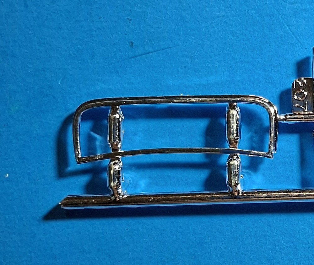 32 FORD 3 WINDOW COUPE – WINDSHIELD FRAME – REVELL 7605 MODEL CAR KIT PARTS LOT