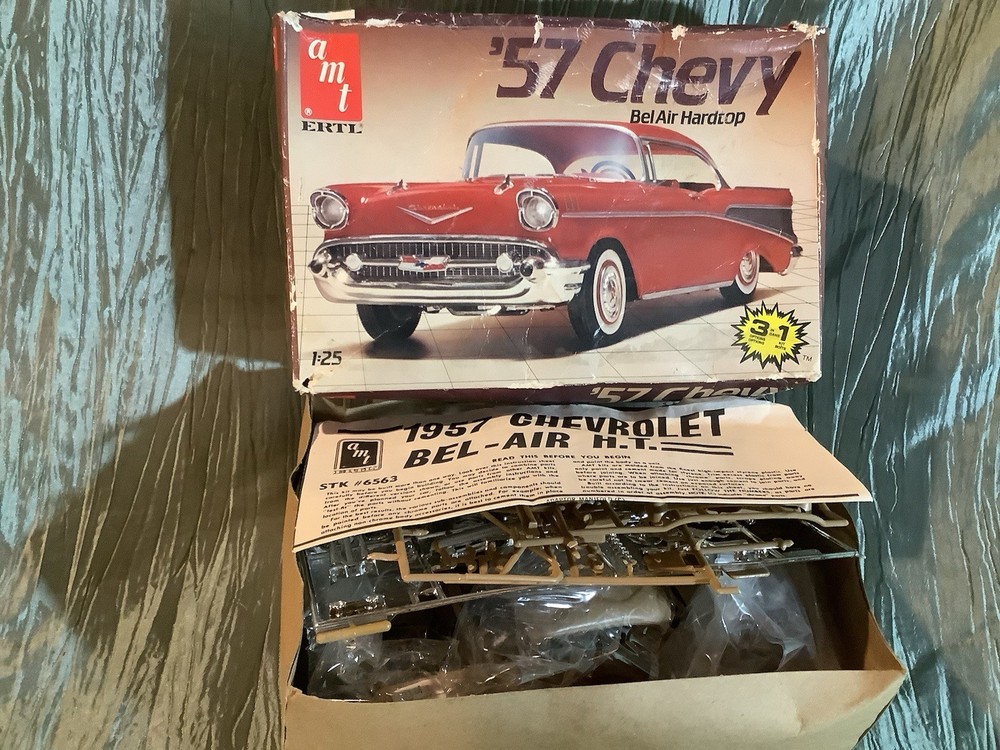 VINTAGE MODEL KIT -AMT#6563 “57 CHEVY BELAIR HARDTOP OPEN Box