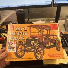 AMT 1/25 Scale Unbuilt Kit AMT1237/12 – 1923 Ford Model T Depot Hack Sealed