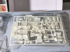 AMT 1/25 SCALE ’62 FORD THUNDERBIRD 2 IN 1 CUSTOMIZING KIT FACTORY SEALED 2011