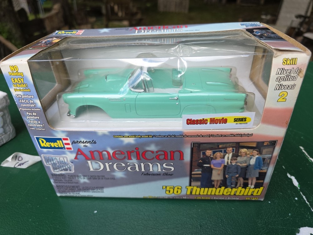 1956 THUNDERBIRD, [AMERICAN DREAMS TV SHOW CAR], DIE CAST METAL MODEL KIT, 1:25