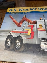 Italeri 3825 1/24 Scale Model Car Kit U.S Ford LTL 9000 Wrecker Tow Truck