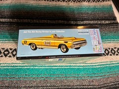 AMT 1964 Oldsmobile F-85 Cutlass Convertible 1:25 Model Kit 3 in 1