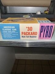 New 1968 Vintage PYRO 1930 Packard Boat-Tail Roadster 1:32 Plastic Model Kit