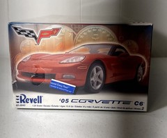 Revell 2840 2005 Corvette C6 1:25 Scale Model Kit unopened dented box