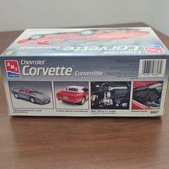 Chevrolet Corvette Convertible AMT/Ertl 1:25 Opened and started not assembled