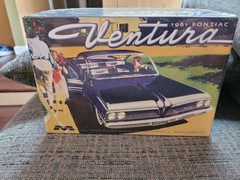 Moebius 1961 Pontiac Ventura 1:25 model car kit# 2851 1211 Factory Sealed