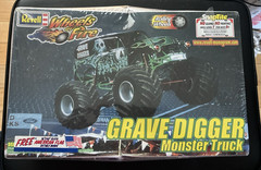 vintage 2001 Revell Grave Digger Monster Truck 1/25 Model Sealed # 85-1901