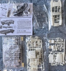 AMT Shelby Cobra King Cobra 1:25 Plastic Model Car Customizing Kit AMT793/12
