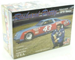 Salvino JR Models “STP” Ricard Petty 1979 Oldsmobile 442 1/25 Model Car Kit