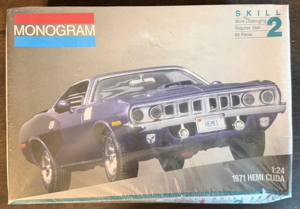 Monogram 1971 Plymouth Hemi Cuda 1:24 Scale Model Car Kit 2943 American Muscle