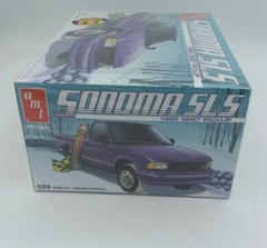 AMT 1/25 1995 GMC Sonoma Pick Up-NEW IN PACKAGE AND SEALED