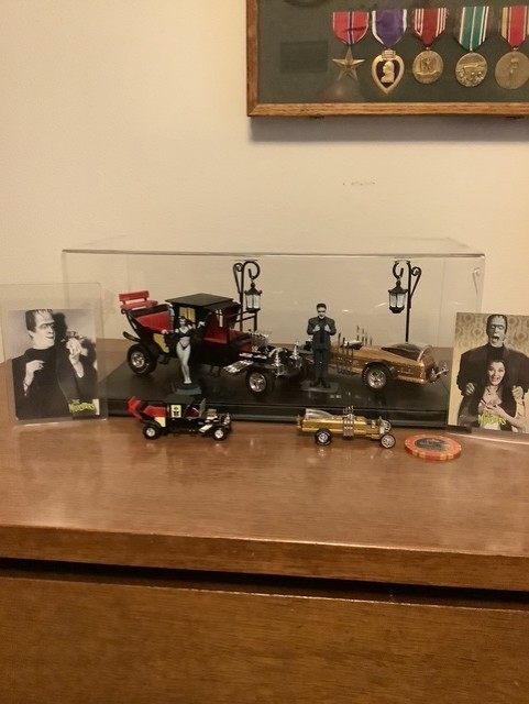 Munsters Koach, Drag U La Hot Rods, Figures, Display Case & More 1/25 Models