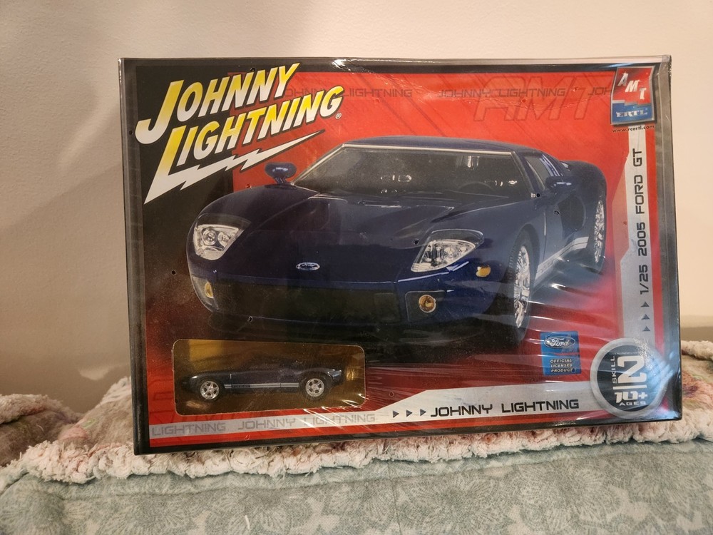 Johnny Lightning 1:25 2005 Ford GT Model Kit Unassembled Not Painted Blue