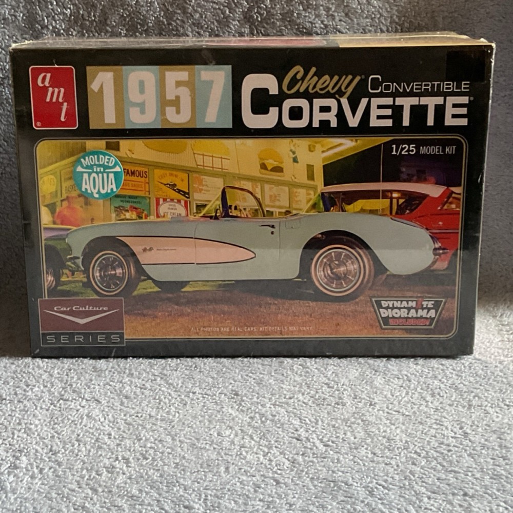 AMT 1957 Chevy Convertible Corvette 1:25 Aqua Unassembled Model Kit