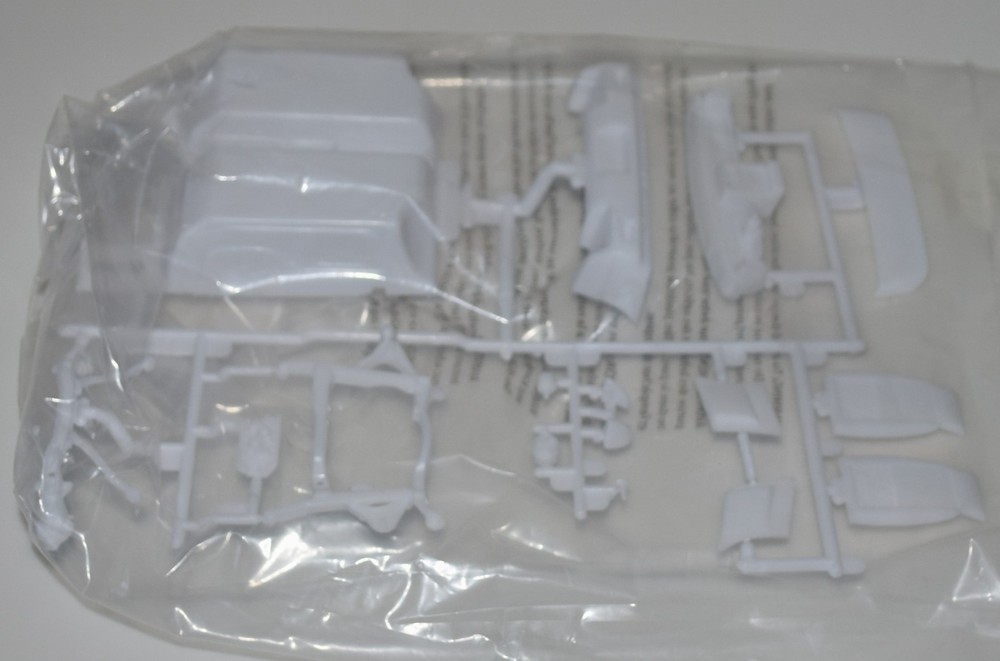 REVELL 1985 PONTIAC FIERO GT 14573 ⭐PARTS⭐ INTERIOR FLOOR ASSEMBLY+MORE 1:24