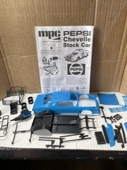 Read description AMT/Donnie Allison Pepsi Chevelle Stock Car Model Kit 1:25T380