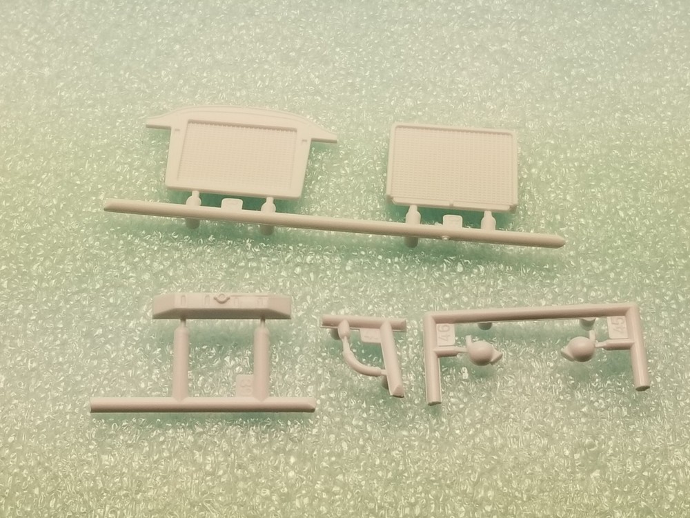 Revell 49 Mercury RADIATOR ASSEMBLY TANK SUPPORT HORNS HOSE from 1:25 Model Kit