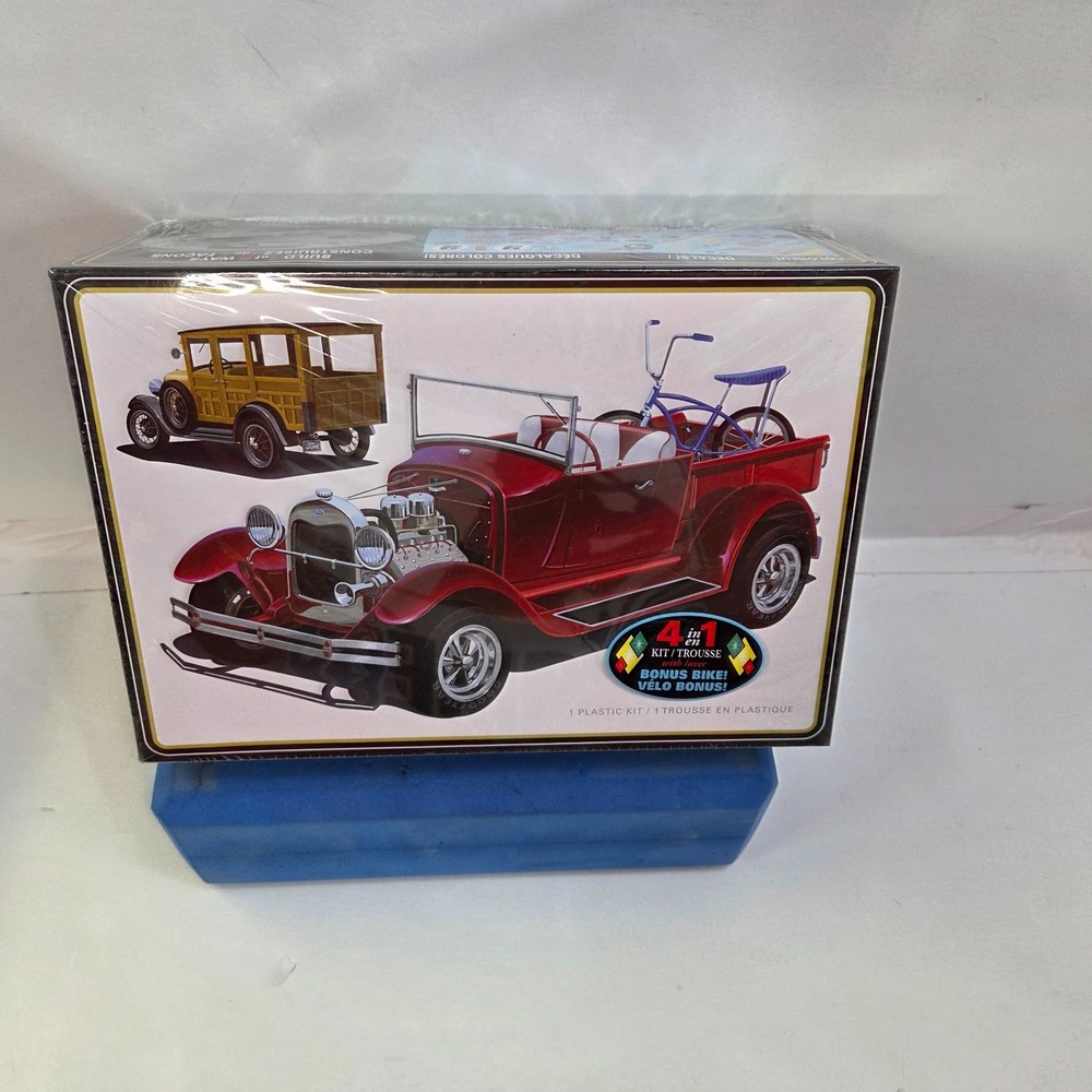AMT 1929 Ford Woody/Pickup Model Kit 1/25