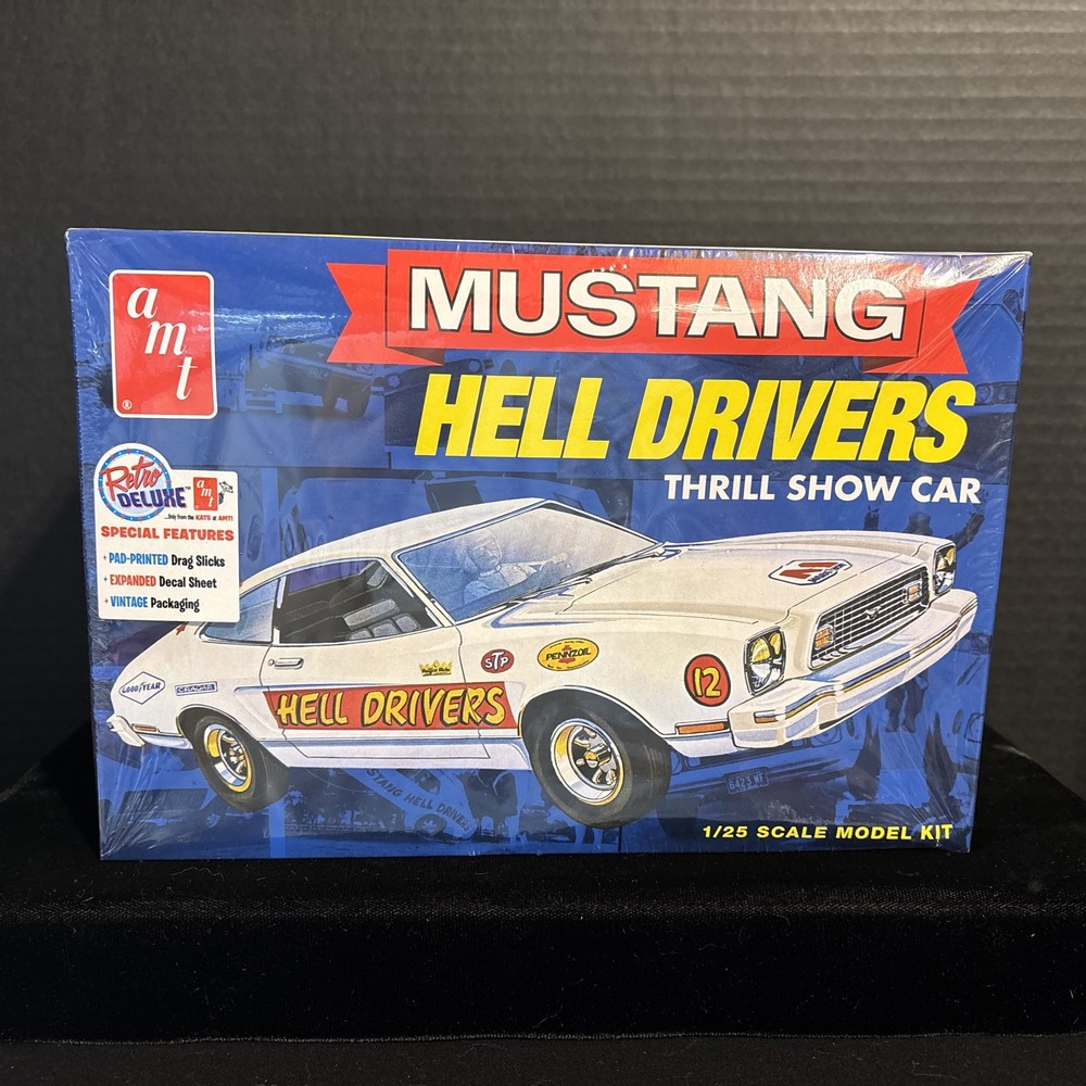 AMT 1475 MUSTANG HELL DRIVERS THRILL SHOW CAR-NIB-1/25 SCALE
