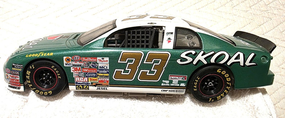 Action #33 Ken Schader Skoal Preowned