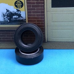 2 M&H Racemaster White Wall W Red Pie Crust SLICKS Line 1:25 LBR Model Parts