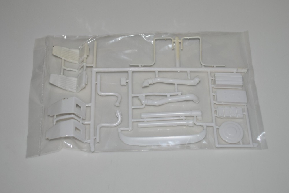 AMT GMC ASTRO 95 MILLER 1230/06 ⭐PARTS⭐ SEATS+BATTERIES+MORE 1:25