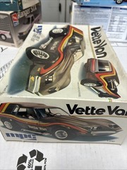 VINTAGE ORIGINAL MPC 1/25 SCALE 1977 VETTE VAN UNBUILT MODEL KIT