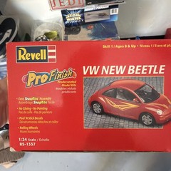 Revell 1:24 Predecorated VW New Beetle Pro Finish Kit #85-1337 NIB