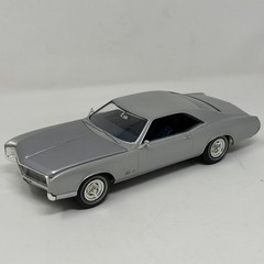 AMT Masterpiece 1/25 Scale – 1966 Buick Riviera Silver Factory Assembled NIB