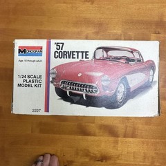 MONOGRAM ’57 Chevy Corvette Model Kit 1/24 2227 Open Box Complete Kit Pre-owned