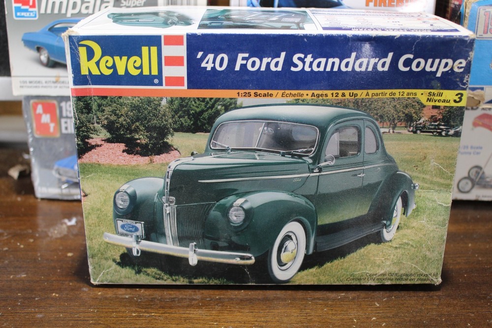 Revell 40 Ford Standard Coupe Sealed Inside 1/25