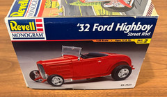 Revell 1932 Ford Highboy Street Rod 1:25 Model Kit #85-7625 1997 Open Box LOOK!