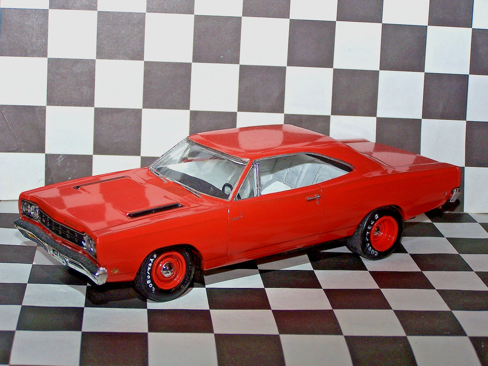 PRO BUILT AMT 1/25 HEMI ORANGE 1968 426 HEMI ROAD RUNNER STREET RACER-DETAILED!!