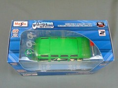 Maisto Custom Shop Diecast VOLKSWAGEN VAN “SAMBA” SEALED Model Kit 1:25 Skill 2