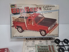 Revell 1/25 – BIG RED CALIFORNIA PICKUP TRUCK – Model Kit – 7305 – New In Box