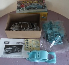 Stone, Woods & Cook ’41 Willys Revell 1/25 Model Kit NOS 1995 Open Box and Bags