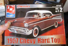 1/25 SCALE MODEL KIT AMT 1957 CHEVY HARD TOP #31543 NIOB