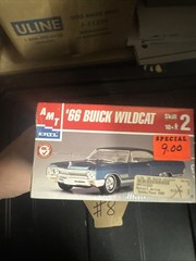 AMT Ertl 31222 1/25 Scale Buyer’s Choice 1966 Buick Wildcat Plastic Model Kit