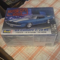 Revell Motor City Muscle ’69 Camaro Z/28 RS 1:25 Plastic Model Car Kit 12+