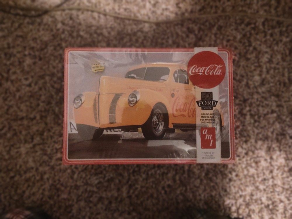 1940 Ford Coupe Coca Cola Red & Yellow Plastic Model Kit AMT1346