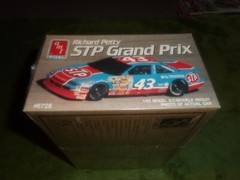 AMT ERTL 6728, 1/25 RICHARD PETTY STP GRAND PRIX PLASTIC MODEL KIT