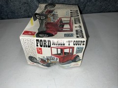AMT Street Rods 1925 Ford Model T Coupe 1/25 Scale 1973 Model Kit