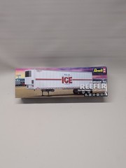 Revell Kit 14541 Scale 1:32 Fruehauf 40′ Reefer Semi Trailer Polar Ice Sealed