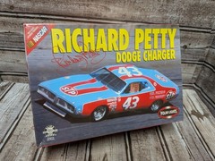 Polar Lights Richard Petty #43 Dodge Charger Plastic Model Kit Sealed Nascar