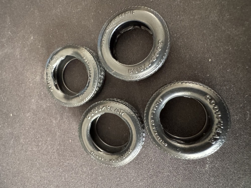 AMT 31838 1/25 57 Ford Fairlane Parts Kit Bash Tires