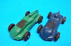 Vintage Cast Medal RACE CARS (2) – Old Toys-4 1/2″