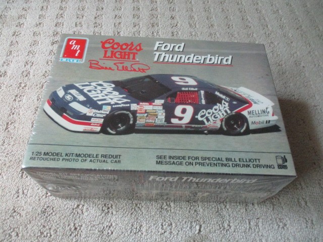 AMT #9 Coors Light Ford Thunderbird Bill Elliott Kit # 6740 Factory Sealed 1:25