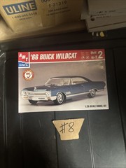 AMT Ertl 31222 1/25 Scale Buyer’s Choice 1966 Buick Wildcat Plastic Model Kit