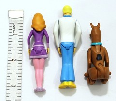 Revell 2017 Scooby-Doo Model Kit Daphne, Fred, Scooby, & Mystery Machine
